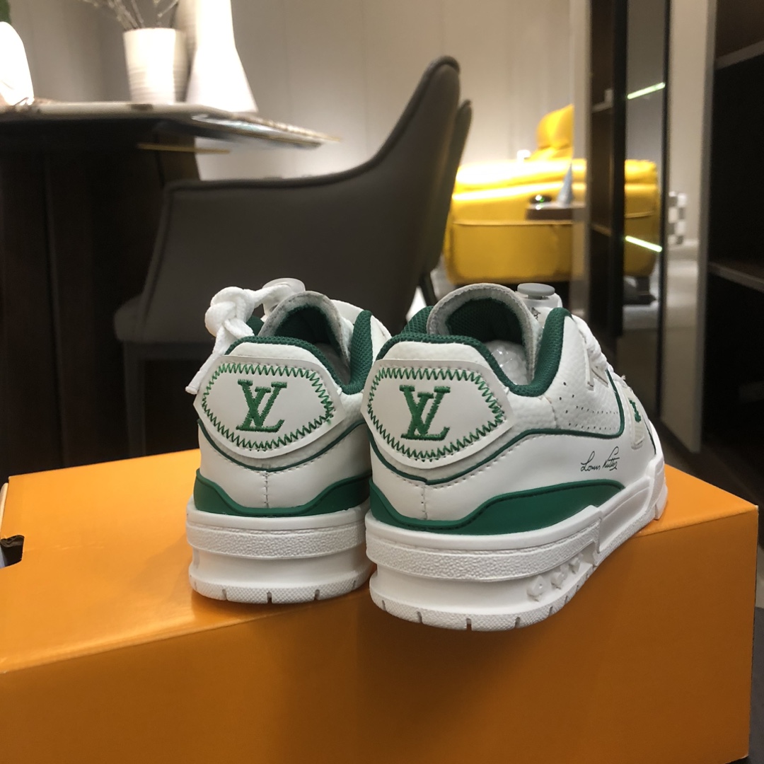 Children's shoes child